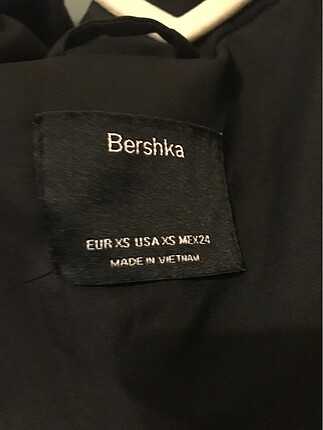 xs Beden Bershka kemerli siyah mont
