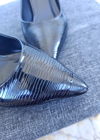 Siyah Yılan Desenli Pliseli Stiletto - Görsel 4