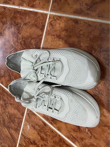 Spor ayakkabi