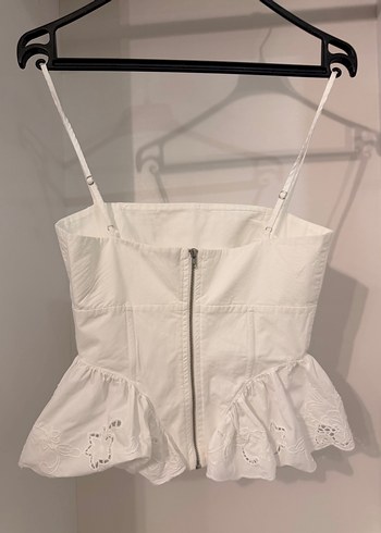 Beyaz Nakışlı Askılı Kısa Bluz - Görsel 2