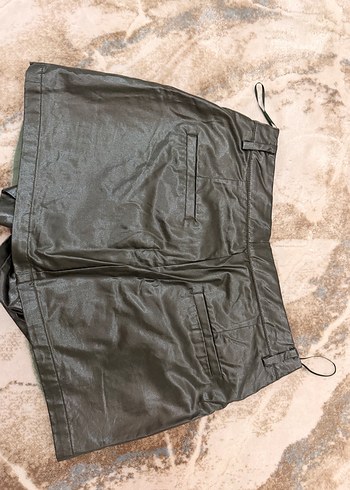 Düğmeli Midi Deri Kadın Şort - Görsel 3