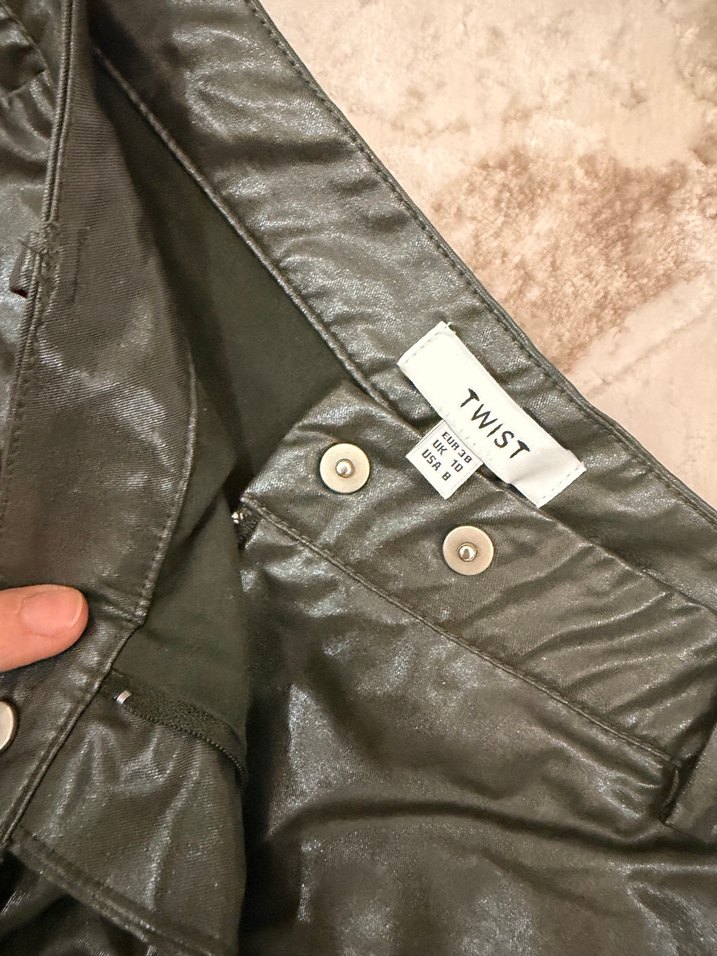 Düğmeli Midi Deri Kadın Şort - Görsel 2