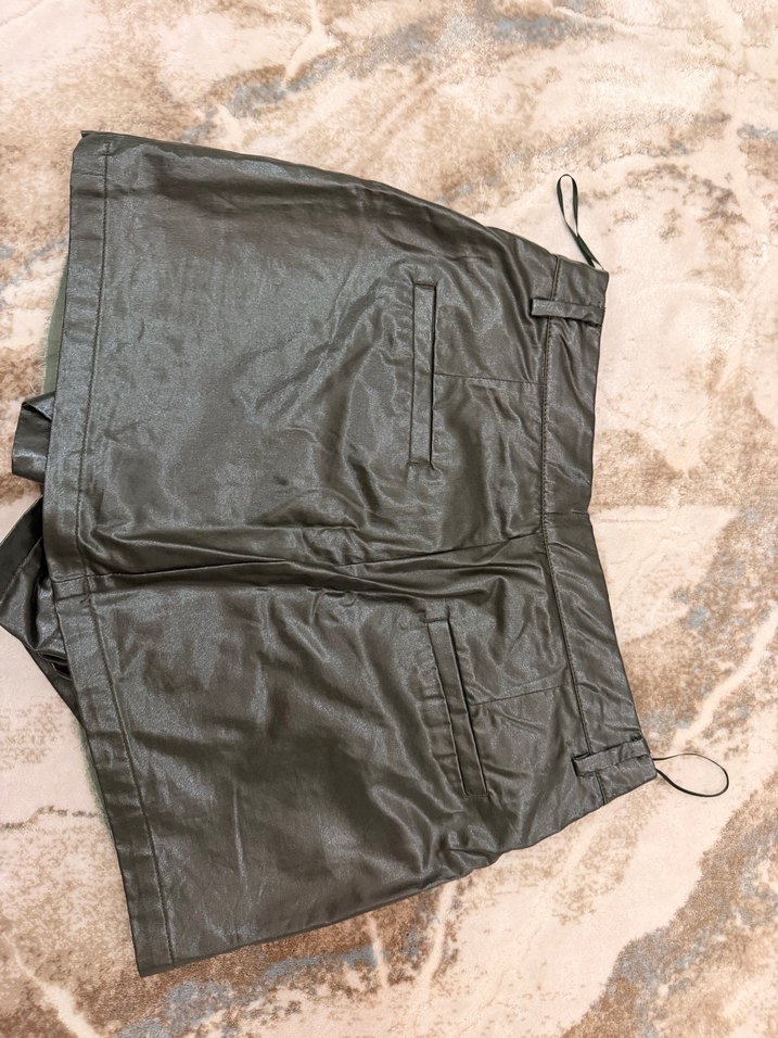 Düğmeli Midi Deri Kadın Şort - Görsel 3