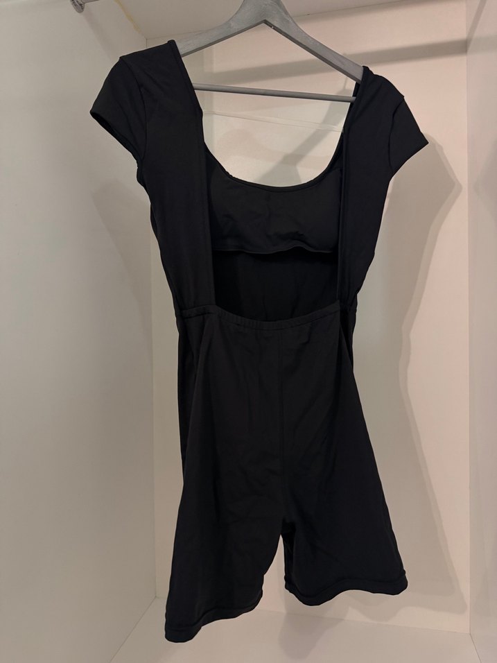 Siyah Kadın Kısa Tulum, V Yaka, Kısa Kollu - Görsel 2