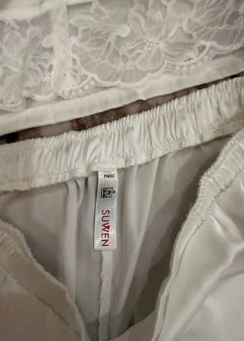 Dantel Detaylı Beyaz Midi Kadın Pantolon - Görsel 3