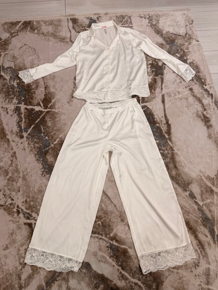 Dantel Detaylı Beyaz Midi Kadın Pantolon - Görsel 2