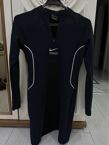 Nike elbise