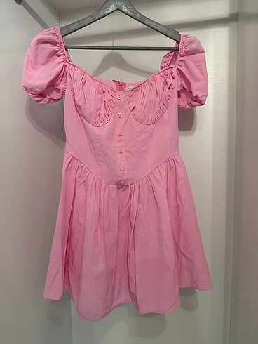 Pembe elbise