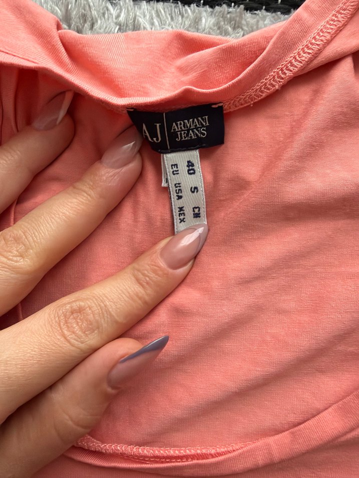 Canlı Mercan Pembe Bisiklet Yaka Tişört — görsel 3/7