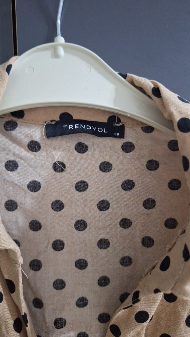 Bej Puantiyeli V Yaka Keten Gömlek - Görsel 3