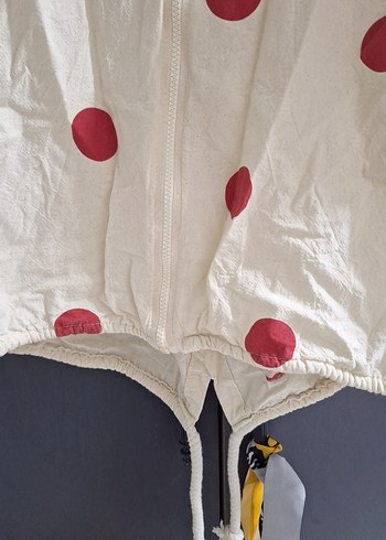 Beyaz Puantiyeli Düğmeli Yağmurluk - Görsel 3