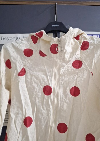 Beyaz Puantiyeli Düğmeli Yağmurluk - Görsel 2