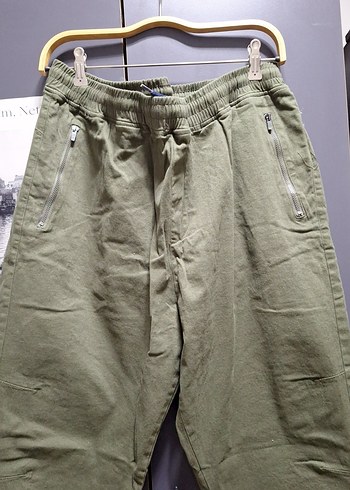 Diğer koyu yeşil pantalon