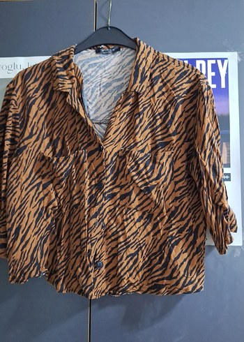 Düğmeli Kahverengi Zebra Desenli Kadın Gömlek - Görsel 2