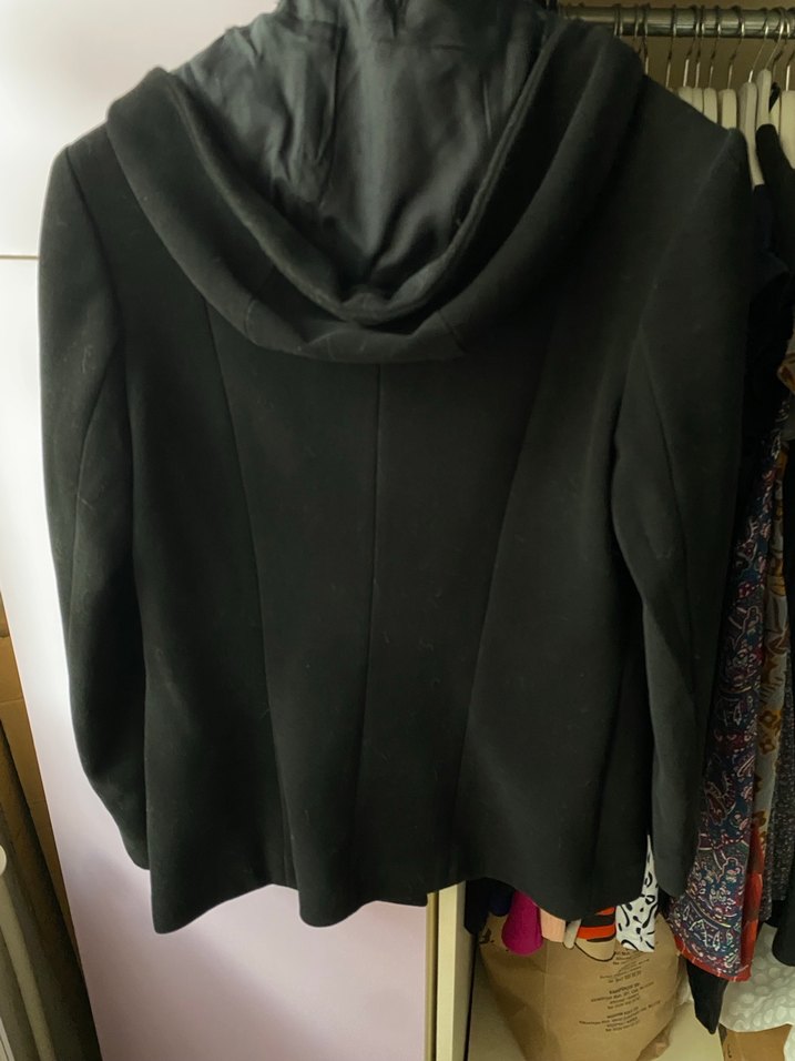 Kapüşonlu siyah kaşe kaban - Görsel 2