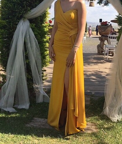 Yırtmaçlı Gece Elbisesi