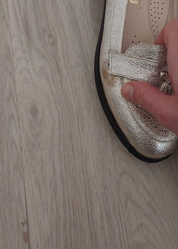 Kızlar için Altın Renk Püsküllü Süet Loafer - Görsel 2