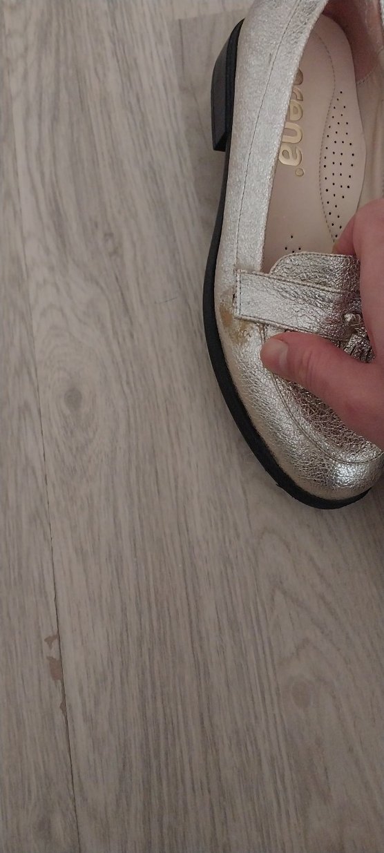 Kızlar için Altın Renk Püsküllü Süet Loafer - Görsel 2