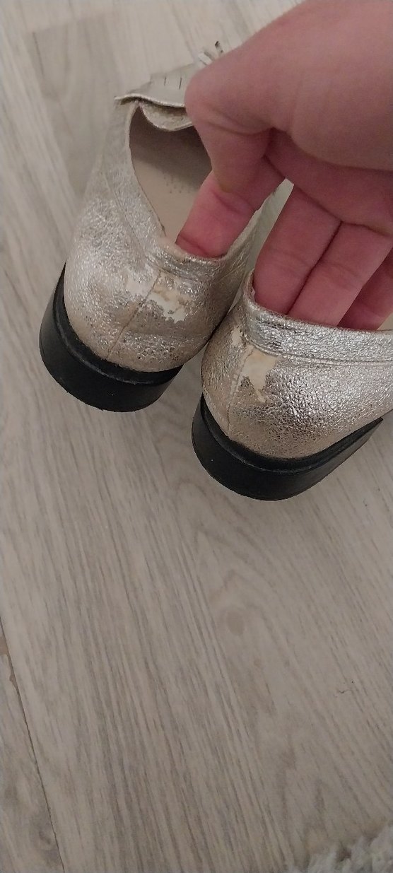 Kızlar için Altın Renk Püsküllü Süet Loafer - Görsel 3