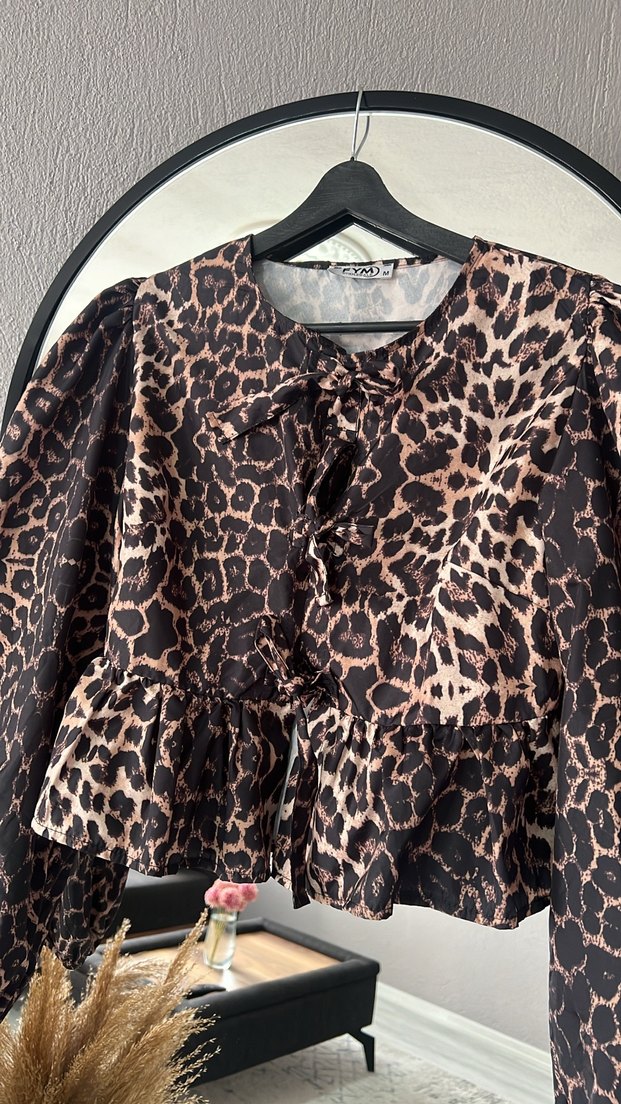 Leopar Desenli Kahverengi Fırfırlı Bluz - Görsel 3