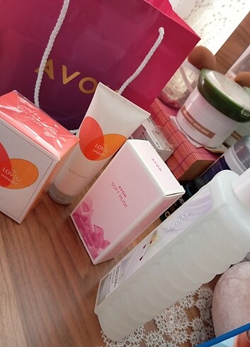 Avon parfüm duş jeli vucut losyonu