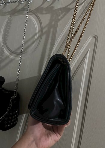 Zara Zincir Detaylı Siyah Deri Beymen Çanta