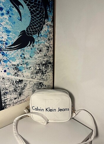 Calvin klein jeans modelimizdir gayet kullanışlıdır güzel görünü