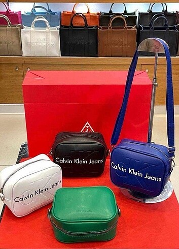 Calvin Klein Calvin klein jeans modelimizdir gayet kullanışlıdır güzel görünü