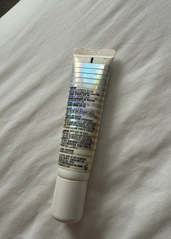 MAC Lightful C Işıltılı BB Krem SPF 30 - Görsel 2