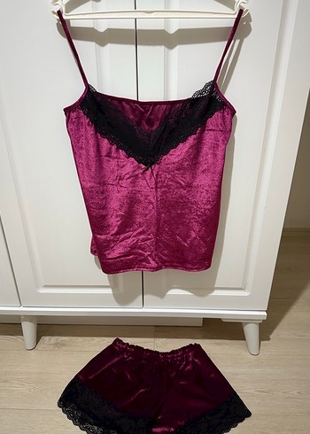 Bordo Kadife Gecelik ve Kapüşonlu Üst - Görsel 3