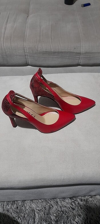 38 Beden Kırmızı ayakkabı :)