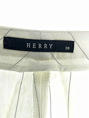 38 Beden beyaz Renk Herry Kumaş Pantolon %70 İndirimli.