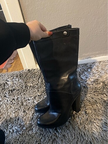 38,5 Beden Nine west çizme :)
