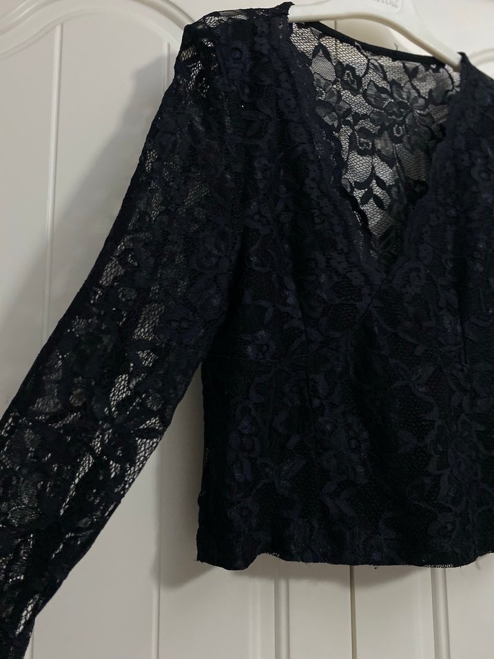 Siyah Dantel V Yaka Gotik Kadın Bluz - Görsel 3
