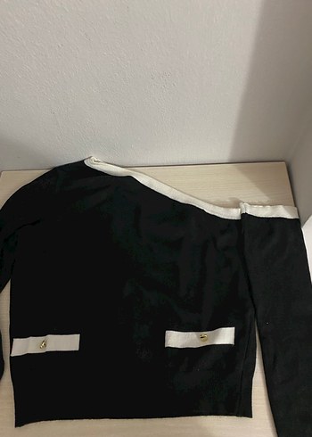 Uzun Kollu Siyah Düğmeli Kadın Kazak - Görsel 2