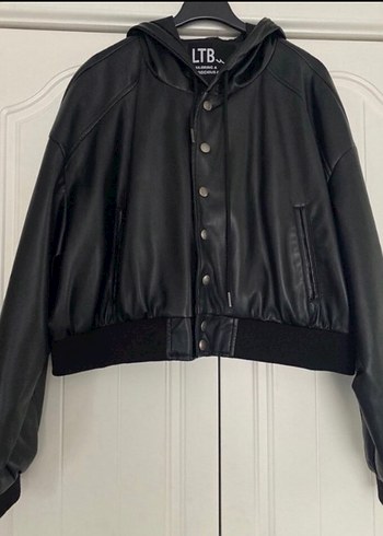Siyah Kadın Deri Düğmeli Ceket - Görsel 2