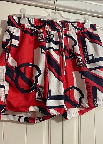 Kırmızı Baskılı Bol Kesim Erkek Mayo Şortu - Görsel 2