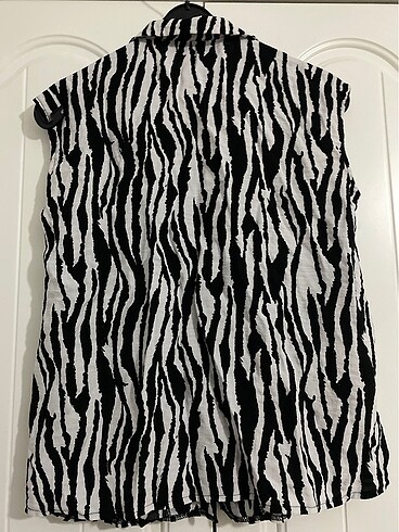 38 Beden siyah Renk Zebra desenli gömlek