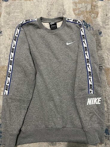 Nike sweatshirt