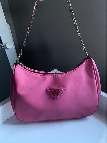 Pembe çanta