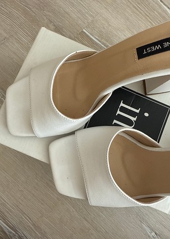 37 Beden beyaz Renk Nine West Beyaz Topuklu Kadın Terlik