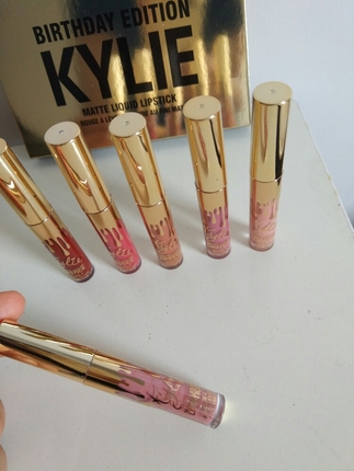 Kylie Cosmetics KYLİE mat ruj CANDY K renk