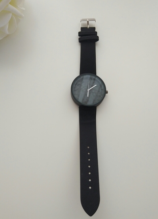 Diğer siyah şık tasarım saat 