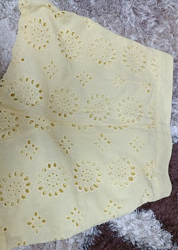 Trendyol & Milla Sarı Nakışlı Dantel Mini Şort