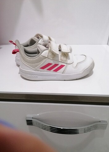 26 Beden beyaz Renk Adidas çocuk spor ayakkabı