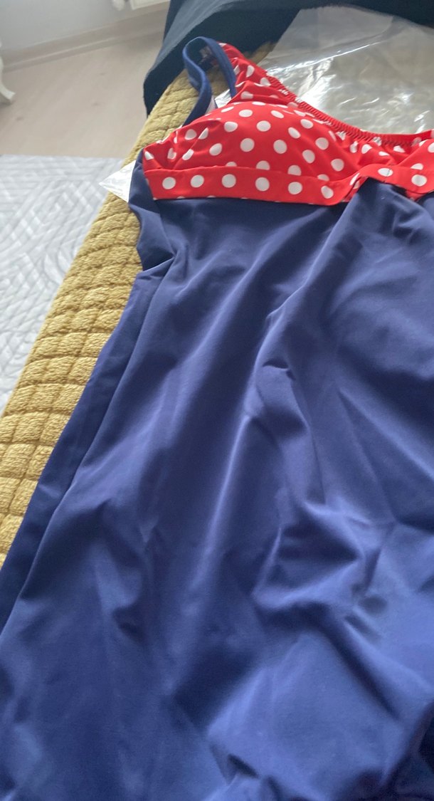 Kırmızı Puantiyeli Askılı Mavi Mayo - Görsel 2