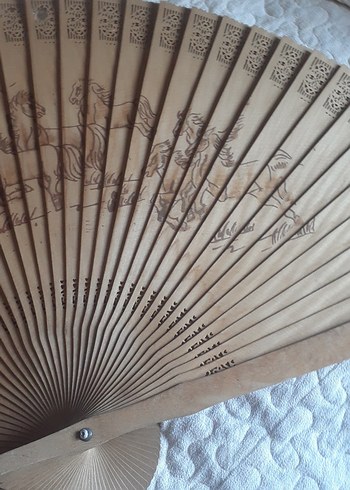 Bej Ahşap El Yelpazesi atlar figürlü - Görsel 9