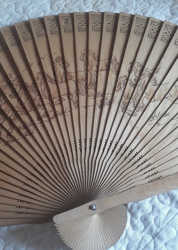 Bej Ahşap El Yelpazesi atlar figürlü - Görsel 4