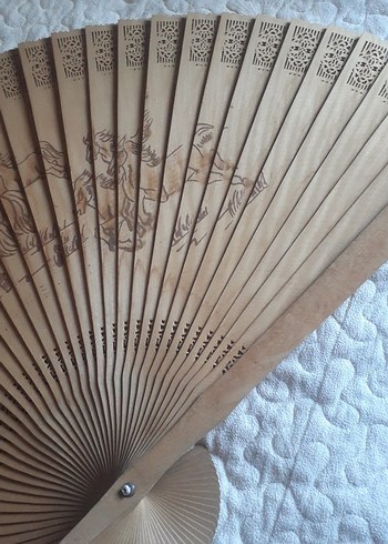 Bej Ahşap El Yelpazesi atlar figürlü - Görsel 5