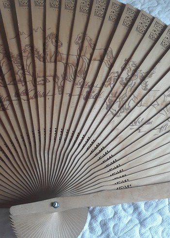 Bej Ahşap El Yelpazesi atlar figürlü - Görsel 10